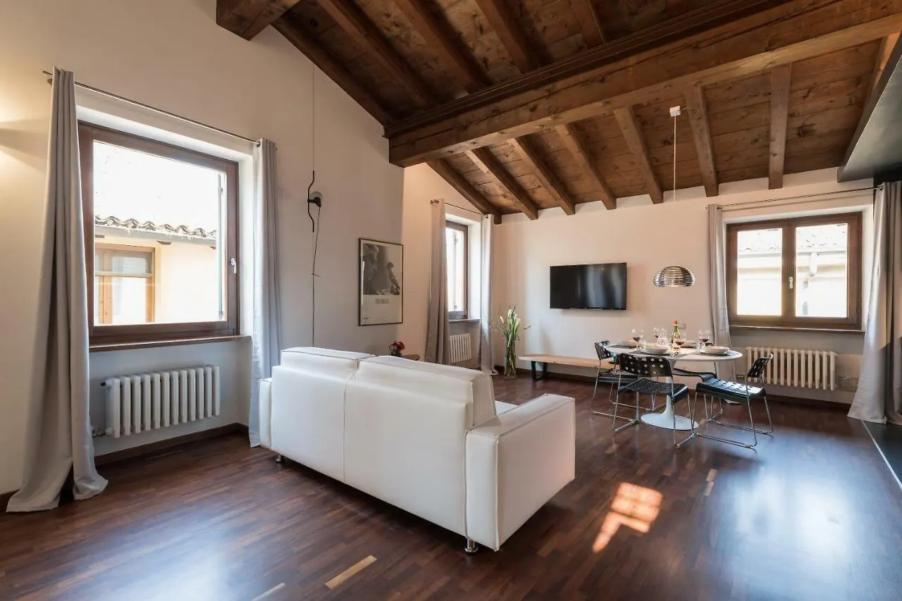 Santa Cecilia Apartment Βερόνα